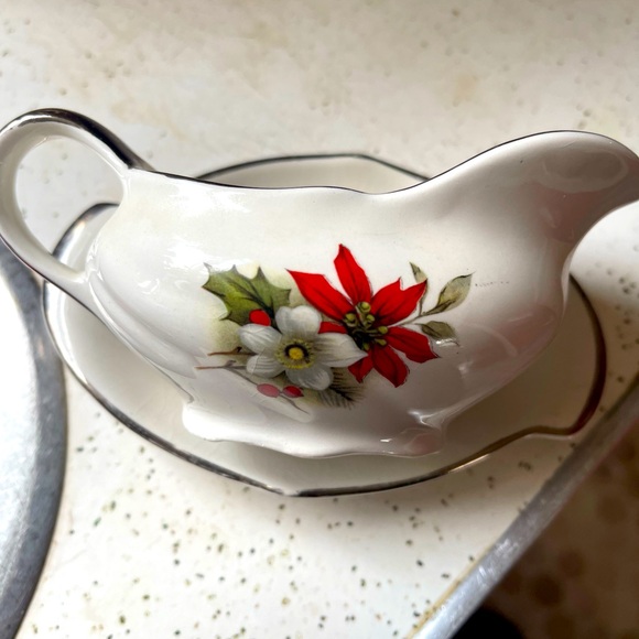 Vintage Gravy Boat Poinsettia - Picture 1 of 2